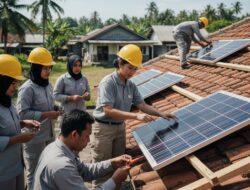 Teknisi Banjarmasin Praktik Pasang Panel Surya Mini di Rumah
