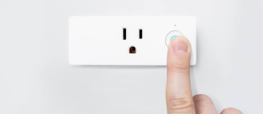 Smart Plugs Solusi Hemat Listrik Pintar di Rumah